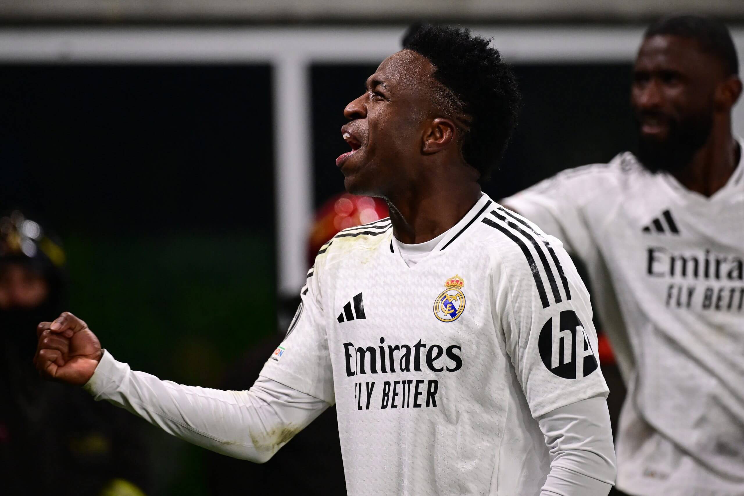 皇马首发球员表现抢眼,踢出精彩比赛 皇马首发球员表现抢眼,踢出精彩比赛