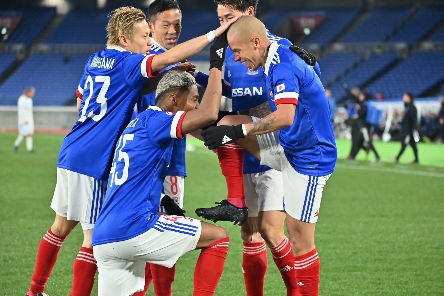 横滨水手主帅强调球队团结与合作 横滨水手主帅强调球队团结与合作