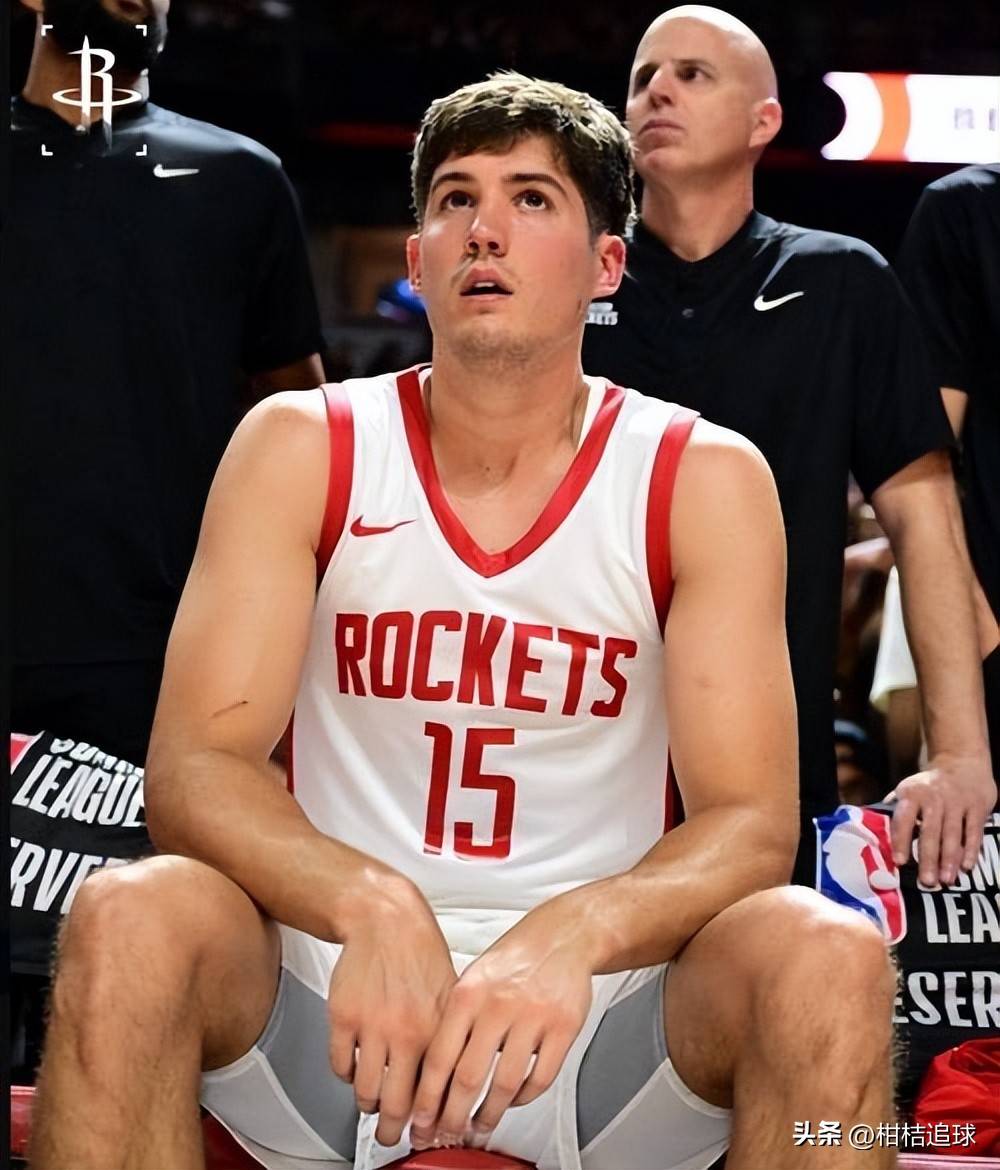 悟空体育-佩斯卡拉后卫重伤缺场,球队困难重重