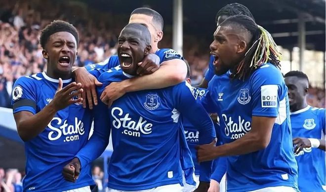 悟空体育官方网站-埃弗顿客场战胜狼队,实现胜利