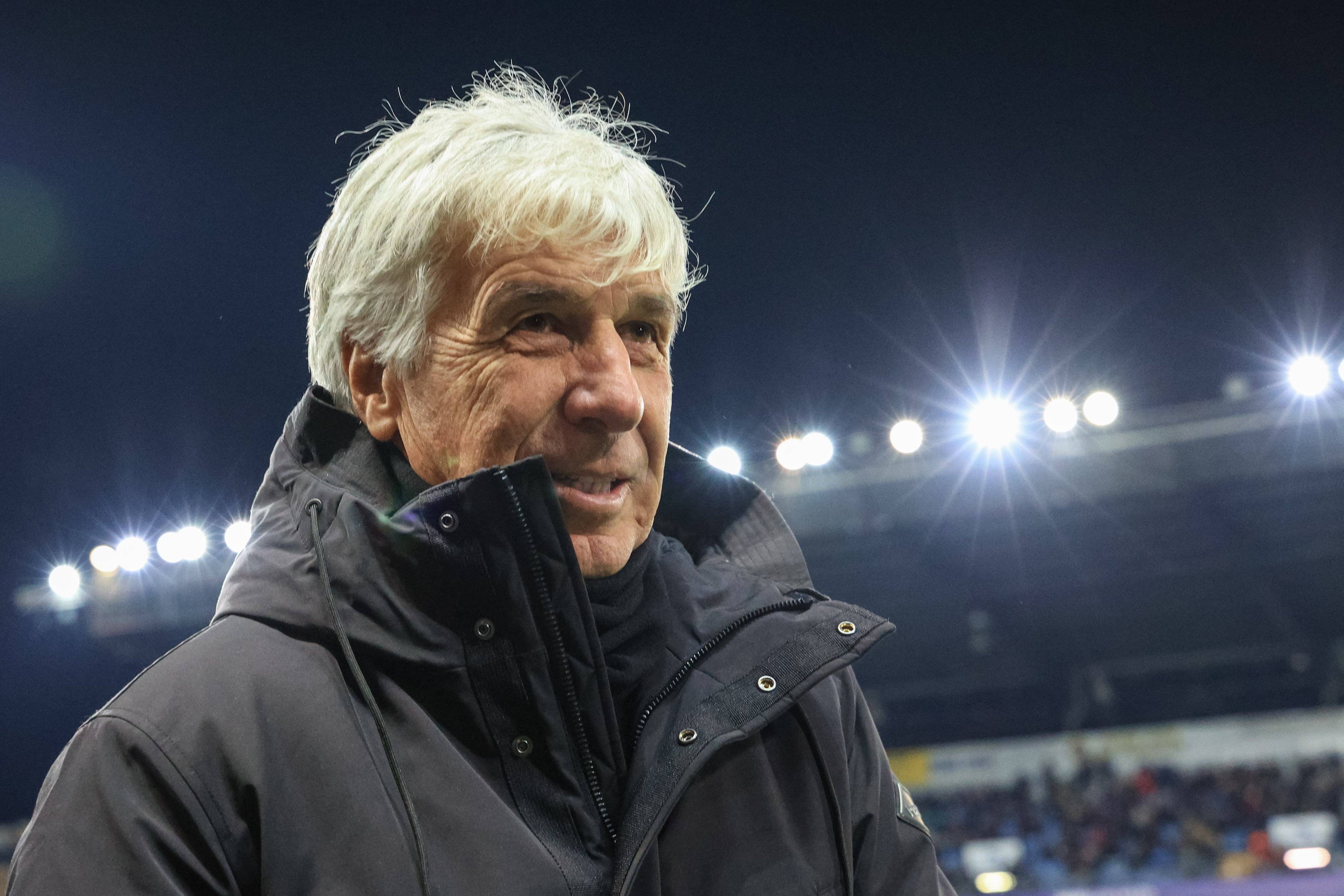 亚特兰大球员因犯规遭红牌罚下 亚特兰大球员因犯规遭红牌罚下