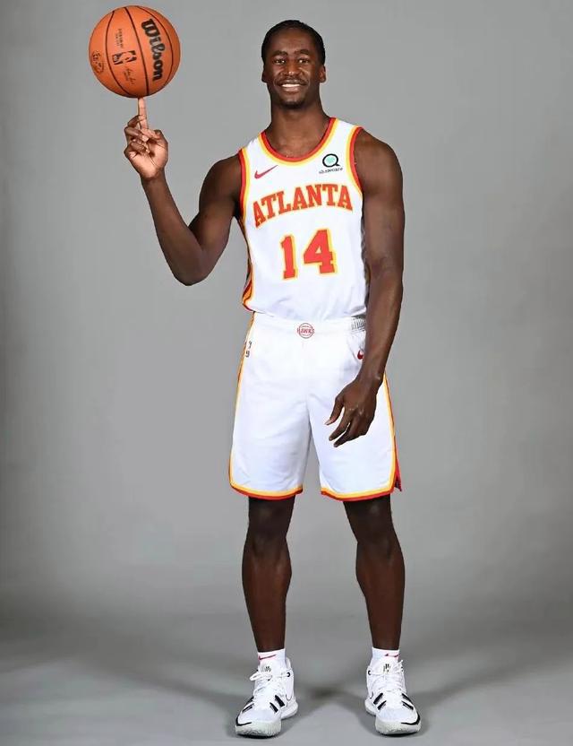 火箭新援表现亮眼,助队逆转获胜 火箭新援表现亮眼,助队逆转获胜