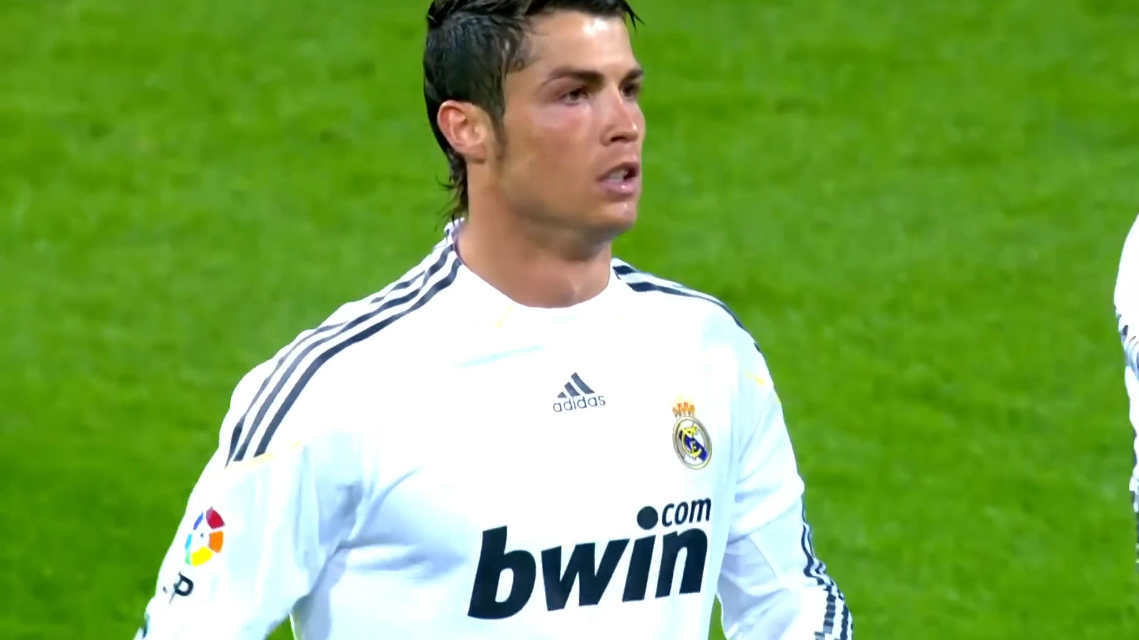 悟空体育官网-巴萨主场告负,梅西C罗双双无进球