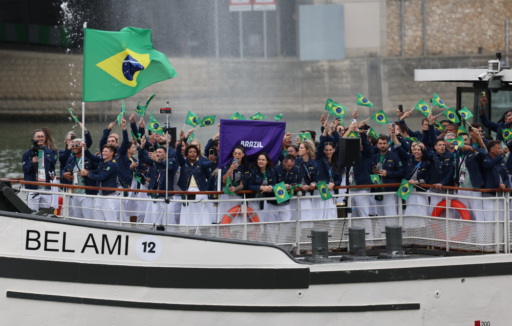 巴西自行车选手在场地赛事中夺冠 巴西自行车选手在场地赛事中夺冠