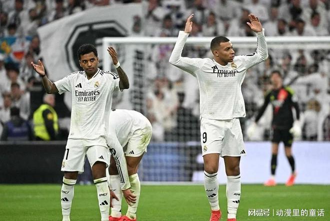 皇家马德里主场大胜维拉尔,西甲榜首优势不断扩大 皇家马德里主场大胜维拉尔,西甲榜首优势不断扩大