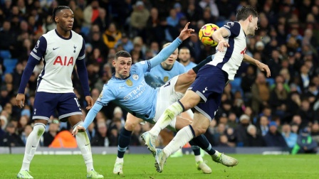 悟空体育官网-曼城在英超联赛中稳坐榜首,但面对多支强队挑战