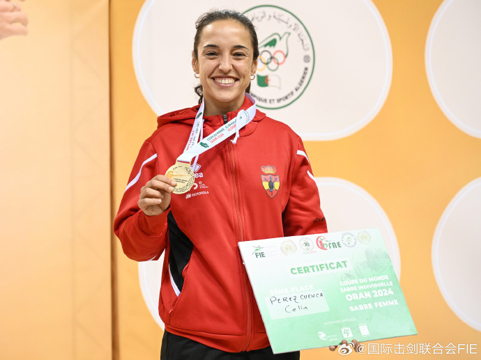 墨西哥女子击剑选手表现出色，夺得冠军