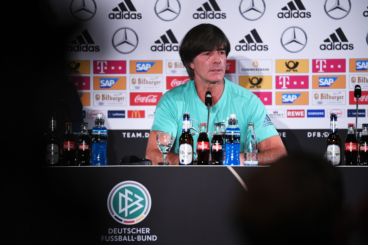 悟空体育-欧预赛传奇战绩再现,经典对决成为永恒话题