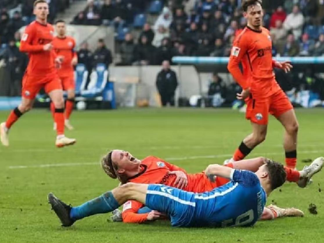 边路球员全场奔波,送出制胜传球助攻 边路球员全场奔波,送出制胜传球助攻