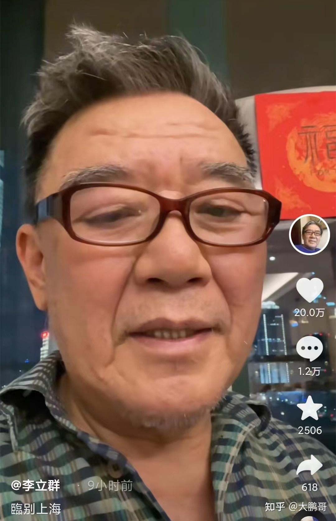 足球传奇退役，球迷纷纷送别，敬仰之情溢于言表