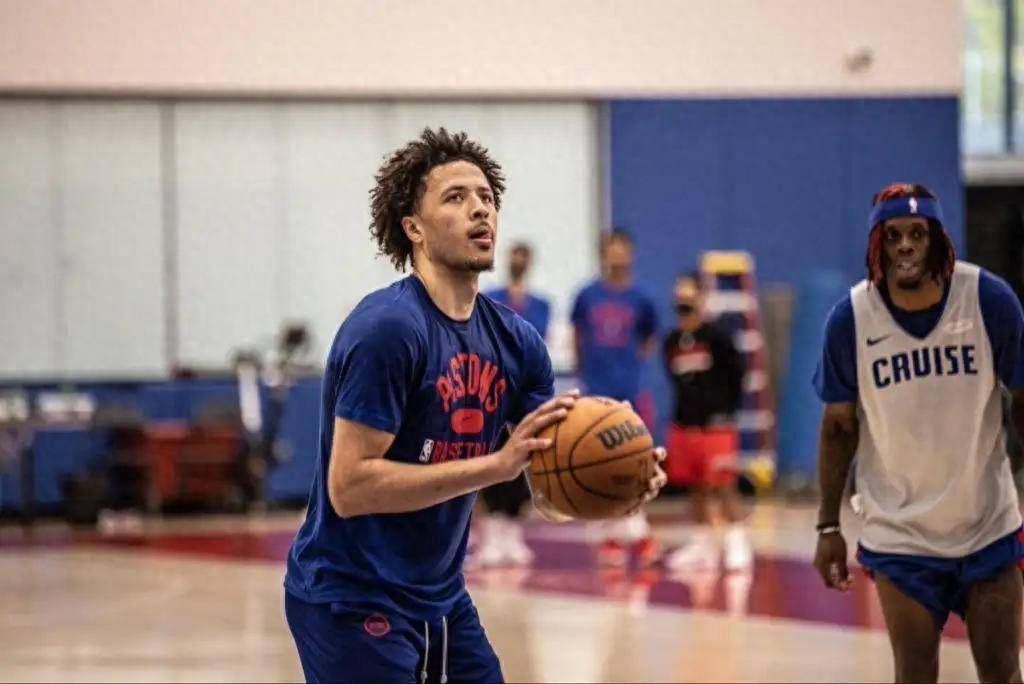 火箭惊险战胜快船，西部决赛形势紧张