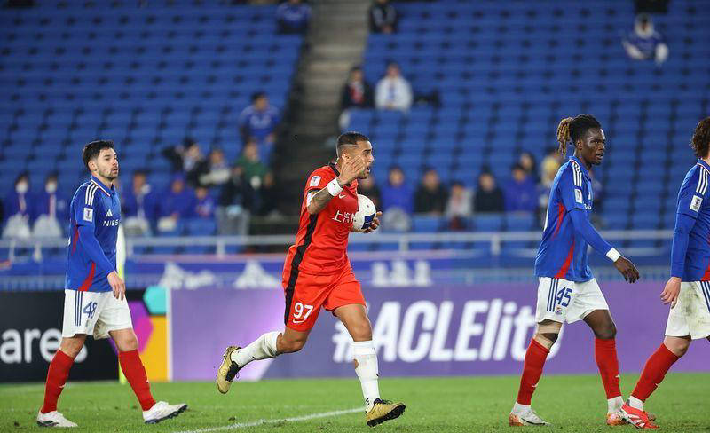 悟空体育-无懈可击!国内足球联赛的顶级球队对决