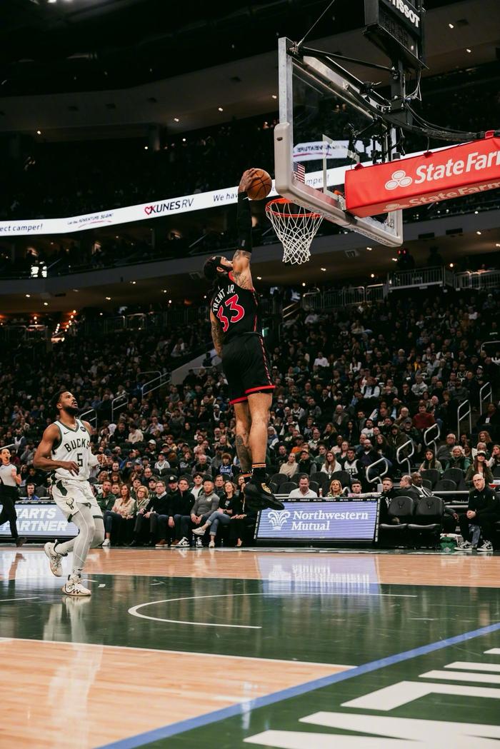 悟空体育官方网站-猛龙客场取胜,伦纳德砍下大号两双