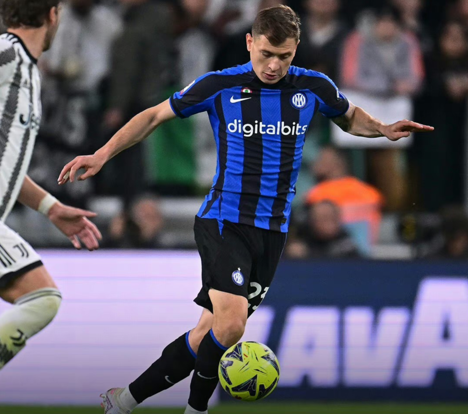 尤文图斯后卫遭遇红牌,球队陷入人员危机 尤文图斯后卫遭遇红牌,球队陷入人员危机