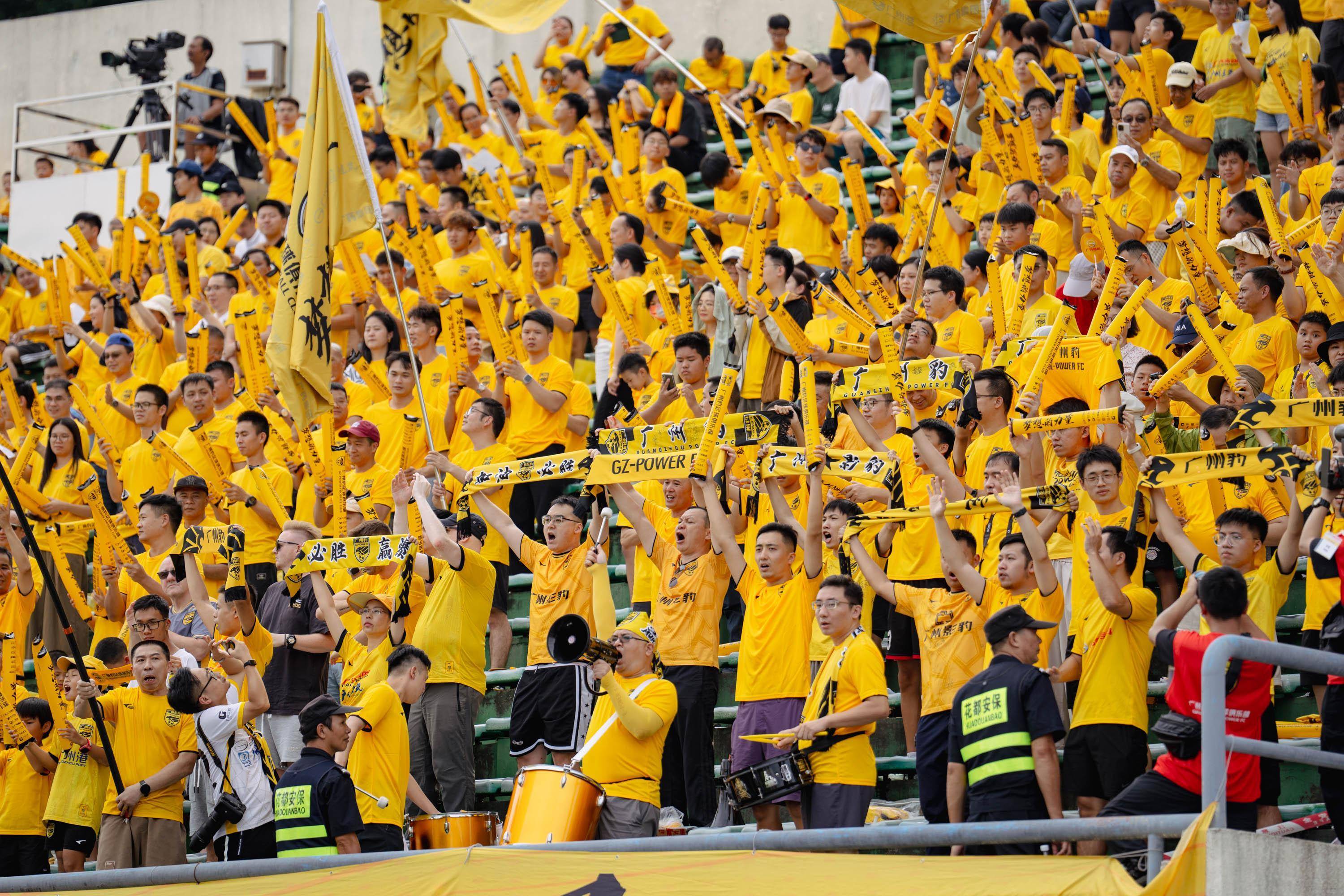 广东队展现强劲实力，获得榜首之位