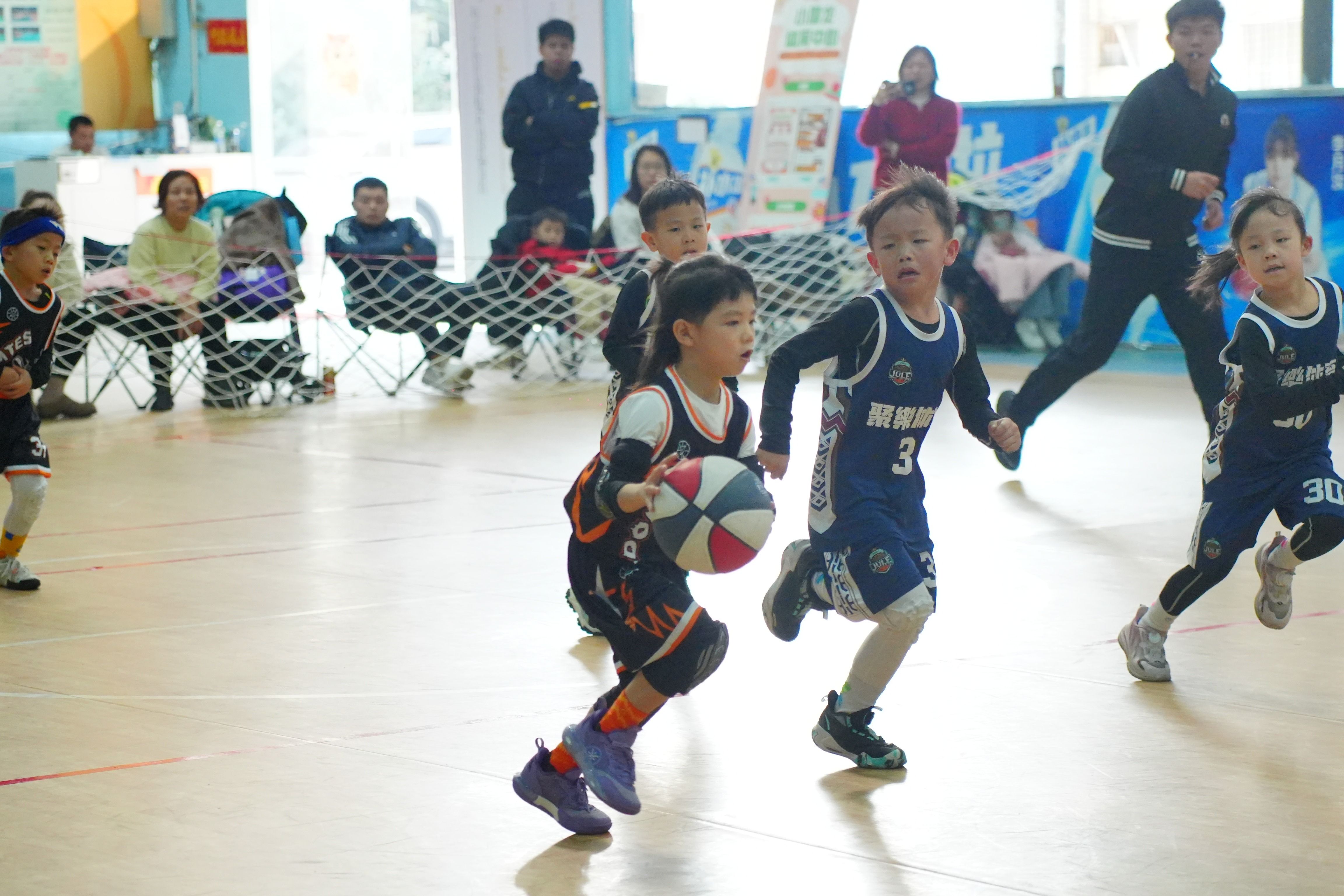 比赛中球队的默契配合令人大开眼界 比赛中球队的默契配合令人大开眼界