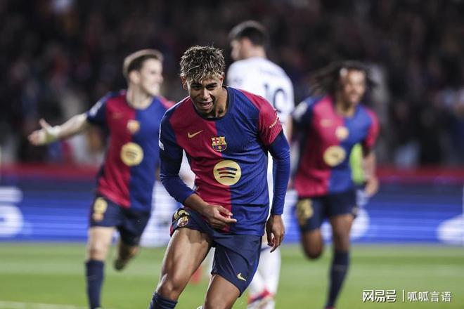 球员斗志高昂，荣耀不容忽视！