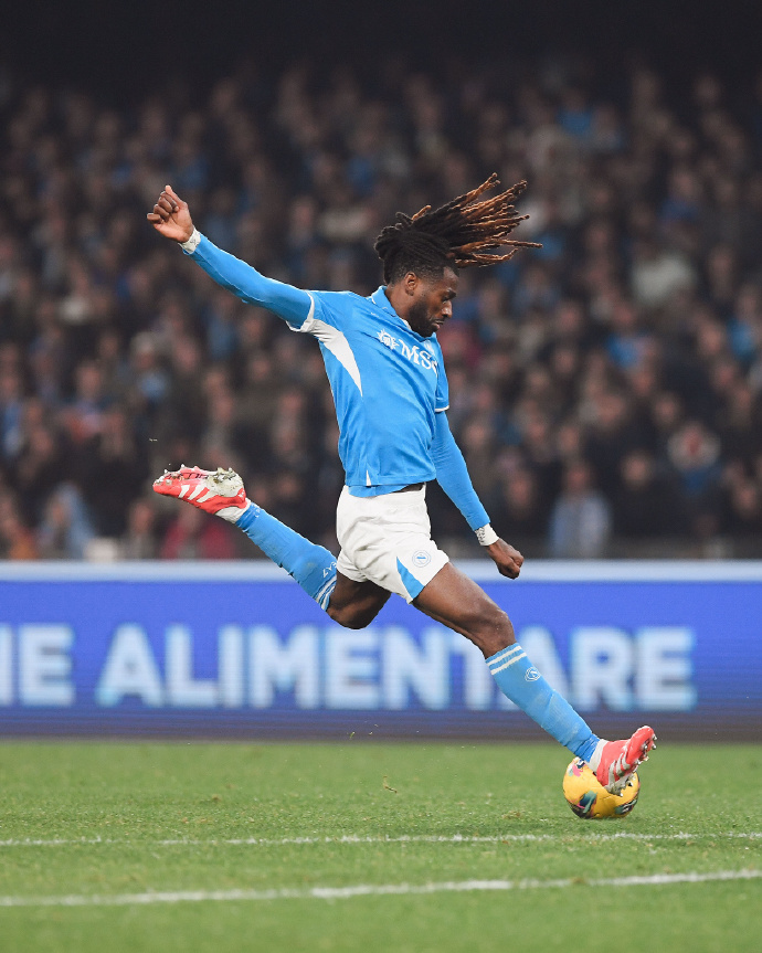 悟空体育官网-那不勒斯主场大破乌迪内斯，巩固领跑优势