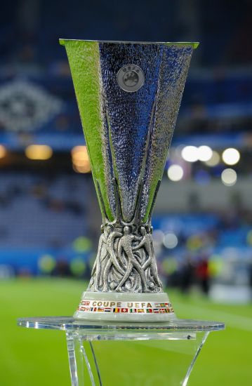 实力碾压劲旅,豪取冠军奖杯! 实力碾压劲旅,豪取冠军奖杯!