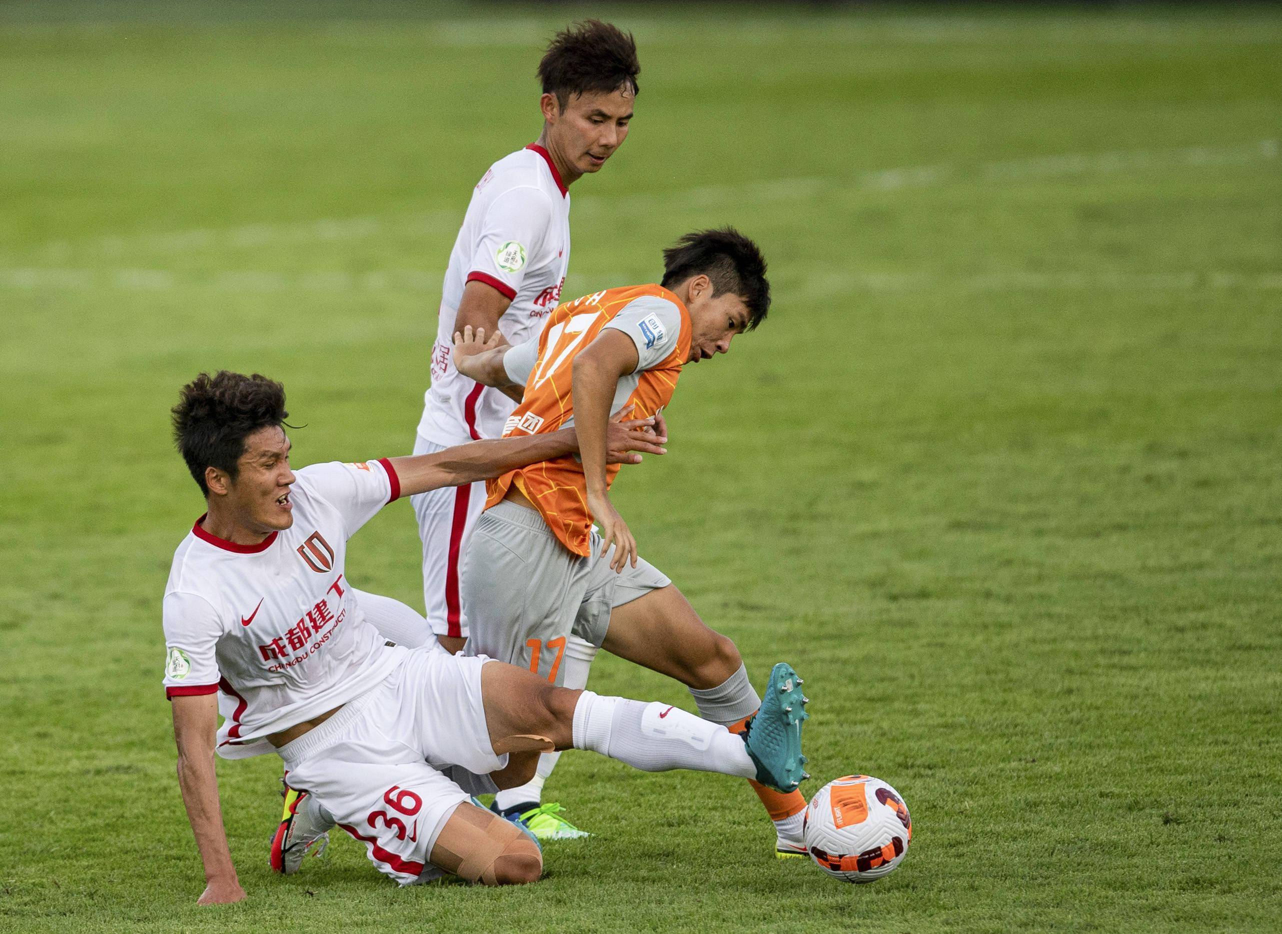 悟空体育-广州富力中场发挥出色,团队默契提升