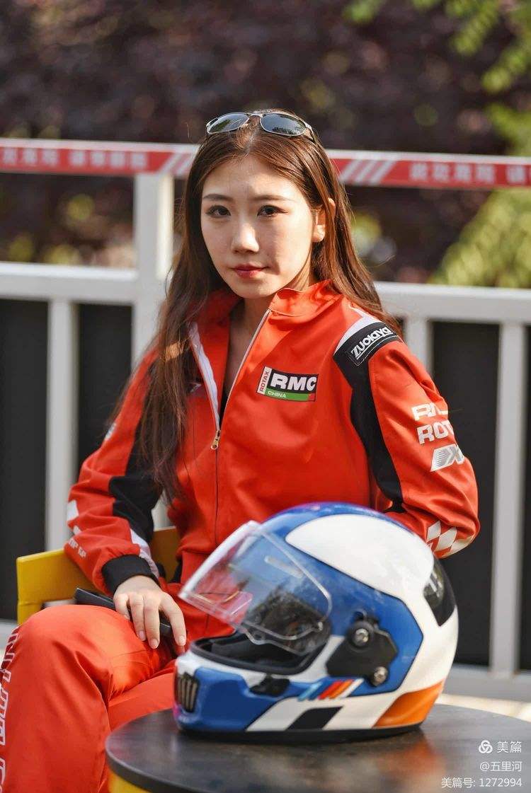 选手身姿飒爽,技艺精湛令人震撼 选手身姿飒爽,技艺精湛令人震撼