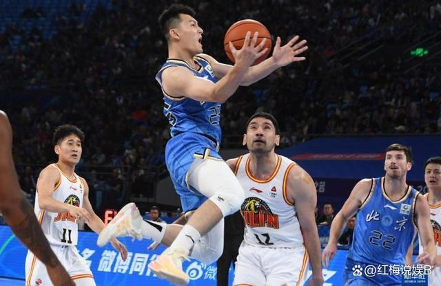 悟空体育官方网站-瓦伦西亚关键时刻逆转胜局，赢得喝彩