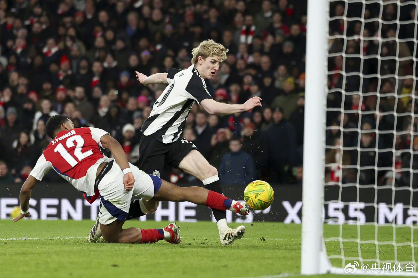 阿森纳主场胜利，追赶前四名