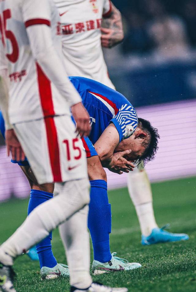 巨星遭重伤!疑似无缘季后赛 巨星遭重伤!疑似无缘季后赛