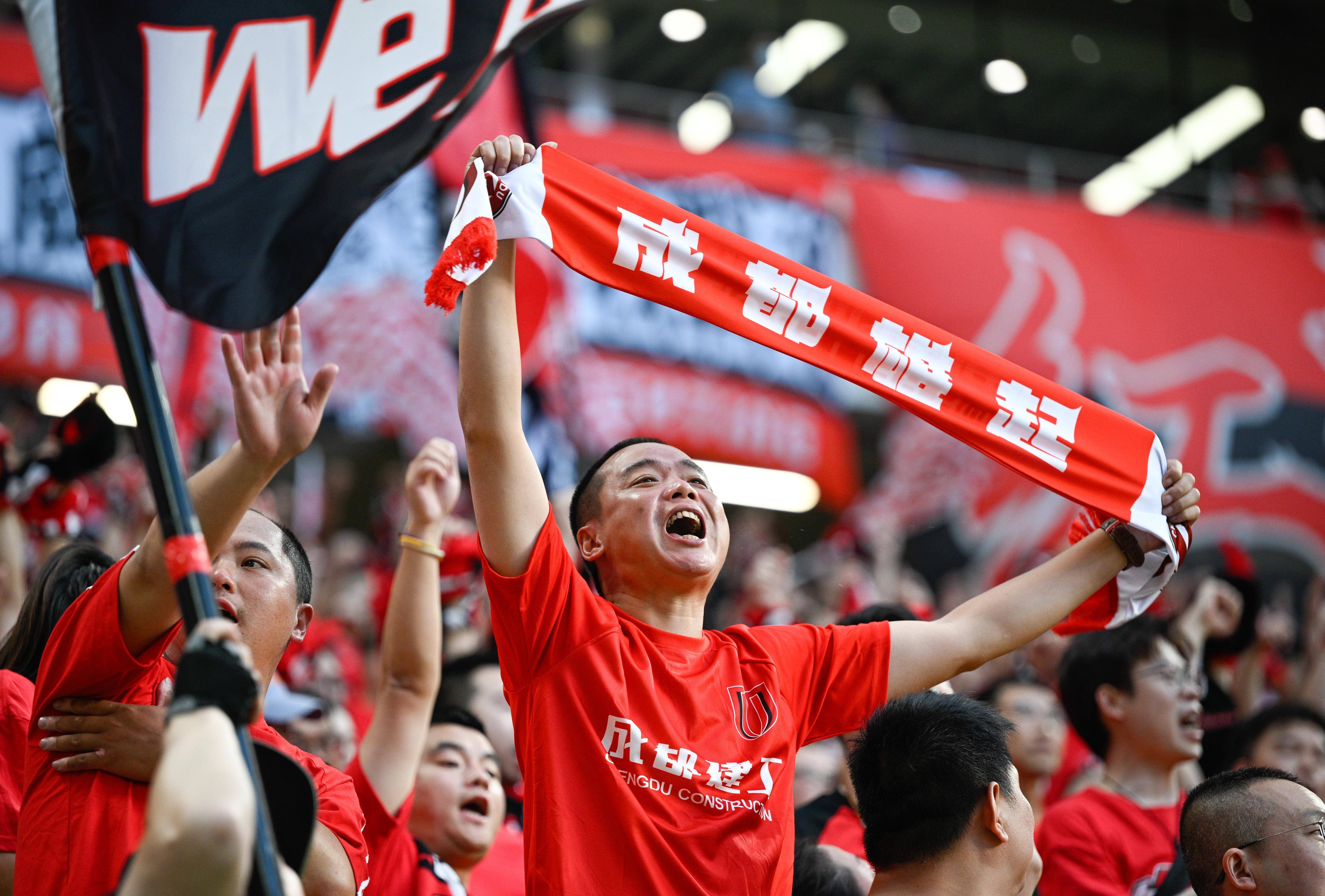 无尽激情:球队与对手激战,场上气氛紧张! 无尽激情:球队与对手激战,场上气氛紧张!