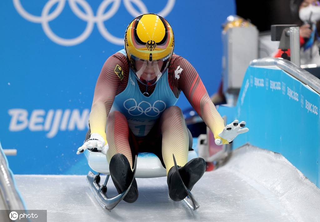 瑞士雪车选手创造历史,登上领奖台 瑞士雪车选手创造历史,登上领奖台