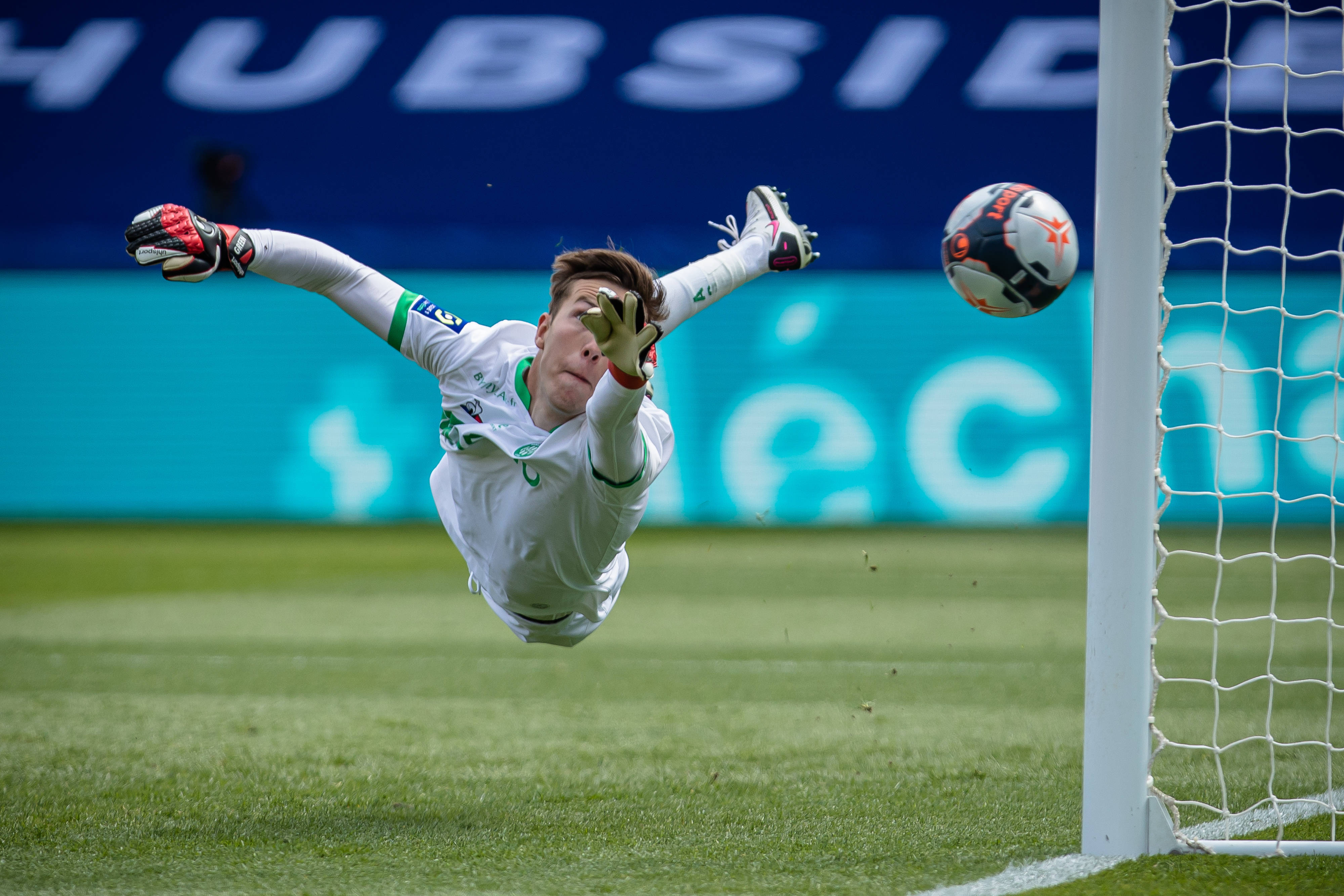 圣埃蒂安主场大胜第戎,提振信心 圣埃蒂安主场大胜第戎,提振信心