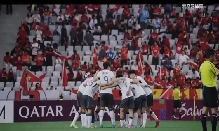 球队在比赛中表现出色，体现出强大的团队力量