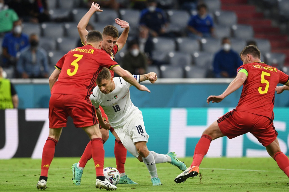 克鲁塞尔多夫球员合练备战下一场比赛 克鲁塞尔多夫球员合练备战下一场比赛